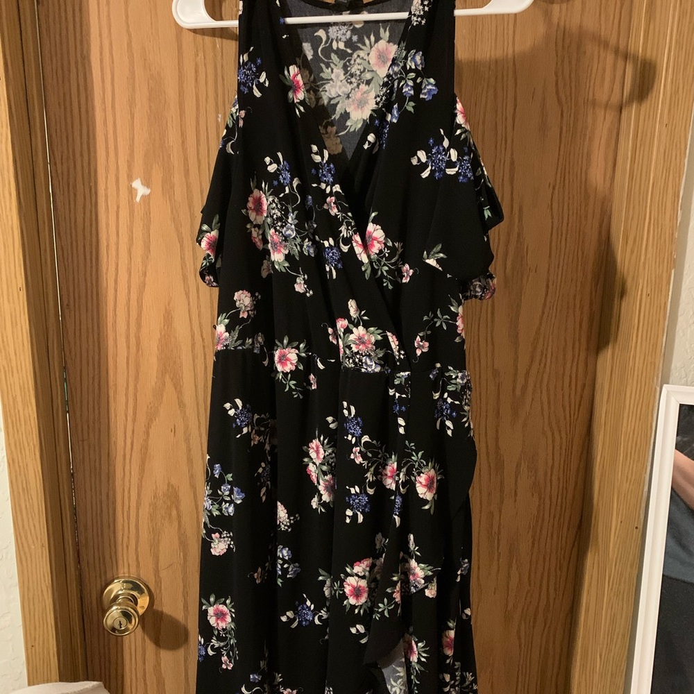 BLACK FLORAL COLD SHOULDER WRAP DRESS